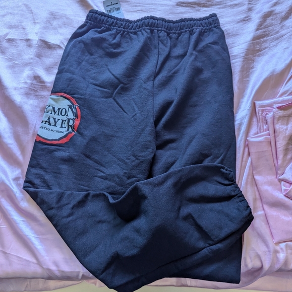 Demon Slayer Joggers + Demon Slayer Cover - Picture 4 of 9